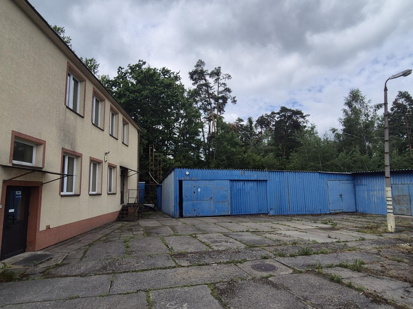 Do wynajęcia parter budynku usługowo-biurowego z garażem