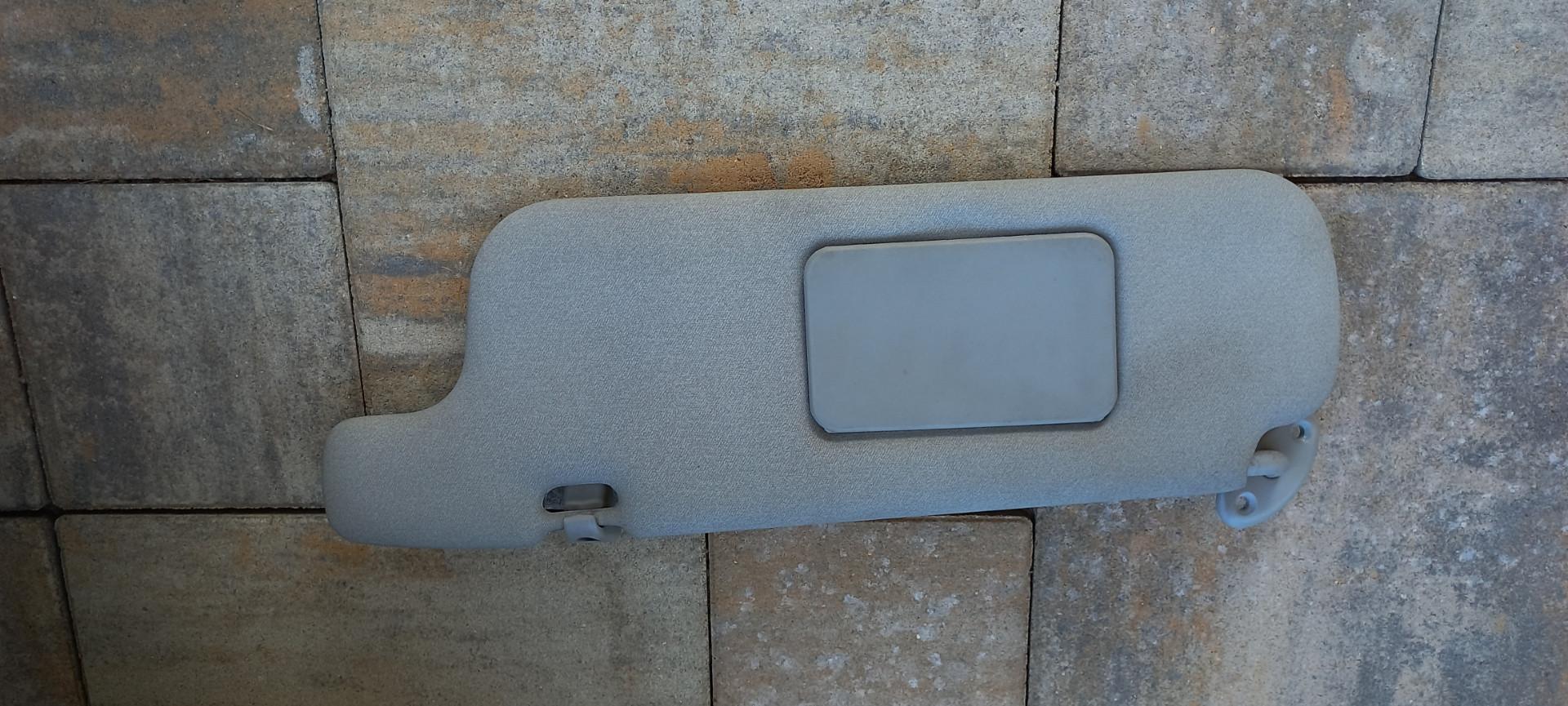 klapy osłony przećwsłoneczne Toyota Yaris 1.3 - 2002 rok