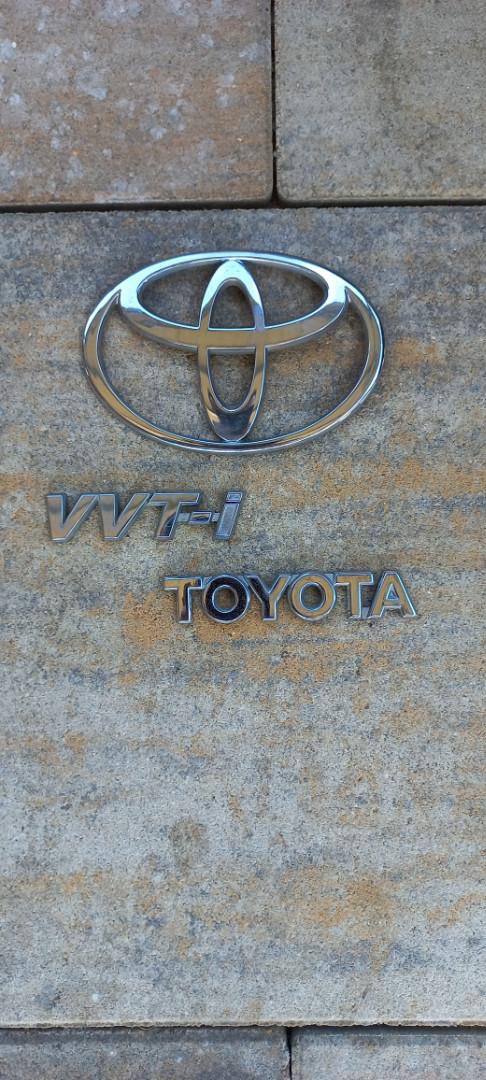 znaczki logo  Toyota Yaris 1,3 2002 rok.