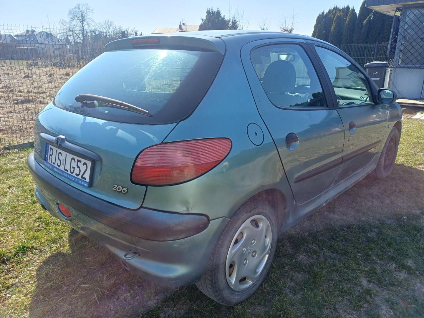 Zielony Peugeot 206