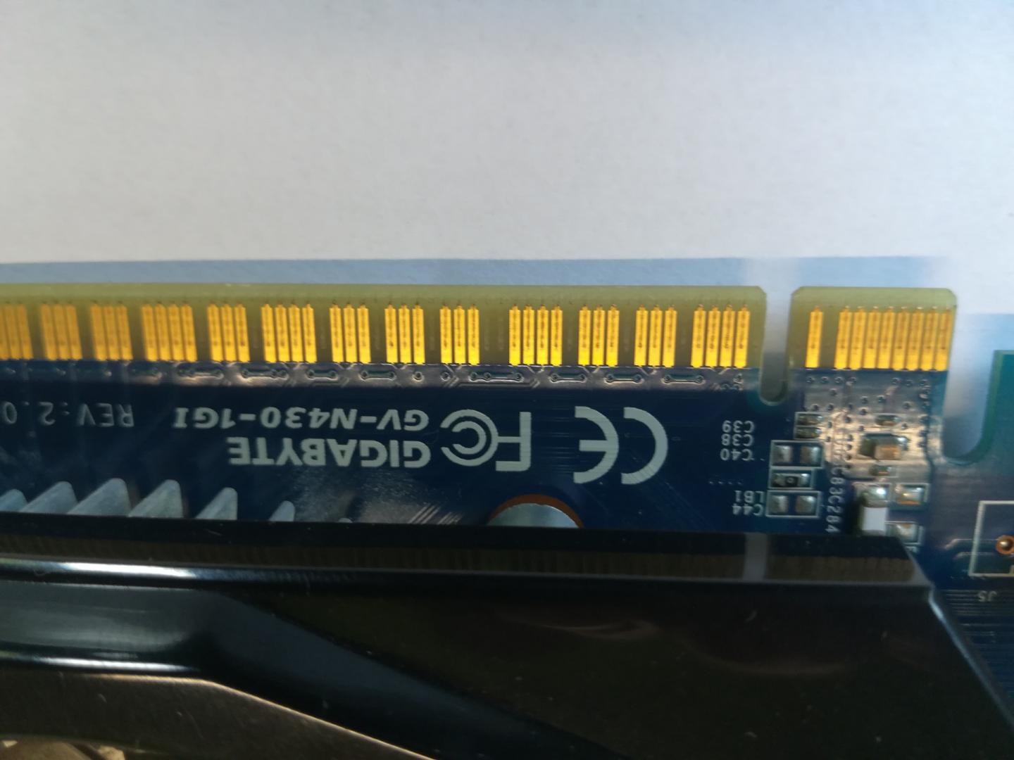 Sprzedam kartę graficzną GF Gigabyte 1G