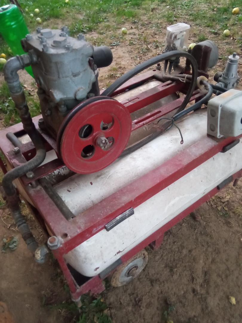 Kompresor dwutłokowy 120l.