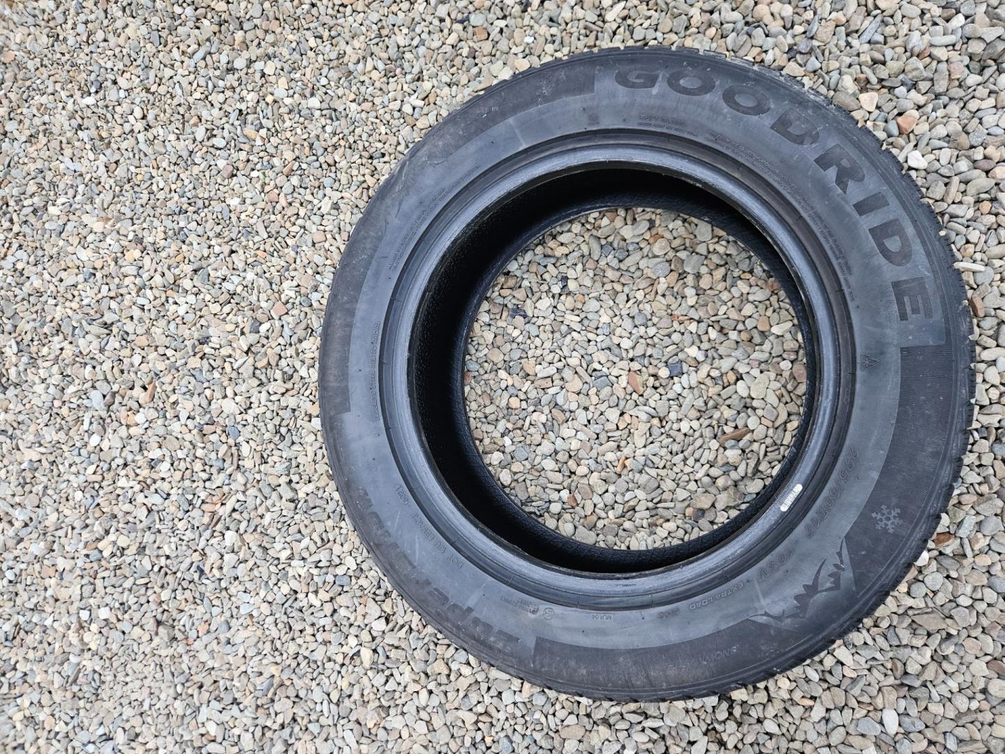 Opony zimowe 17 225 60 Goodride 6.7mm Ładne