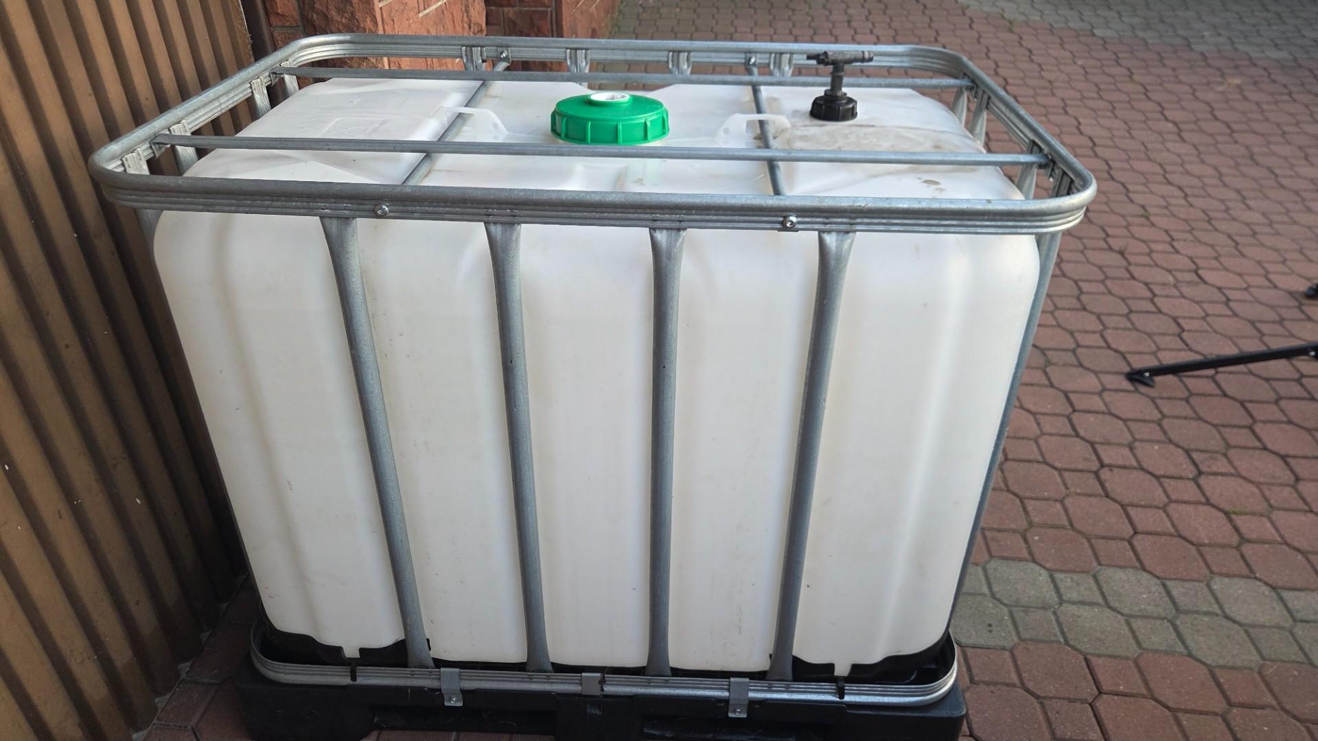 Mauzer, IBC czysty  na plastikowej palecie