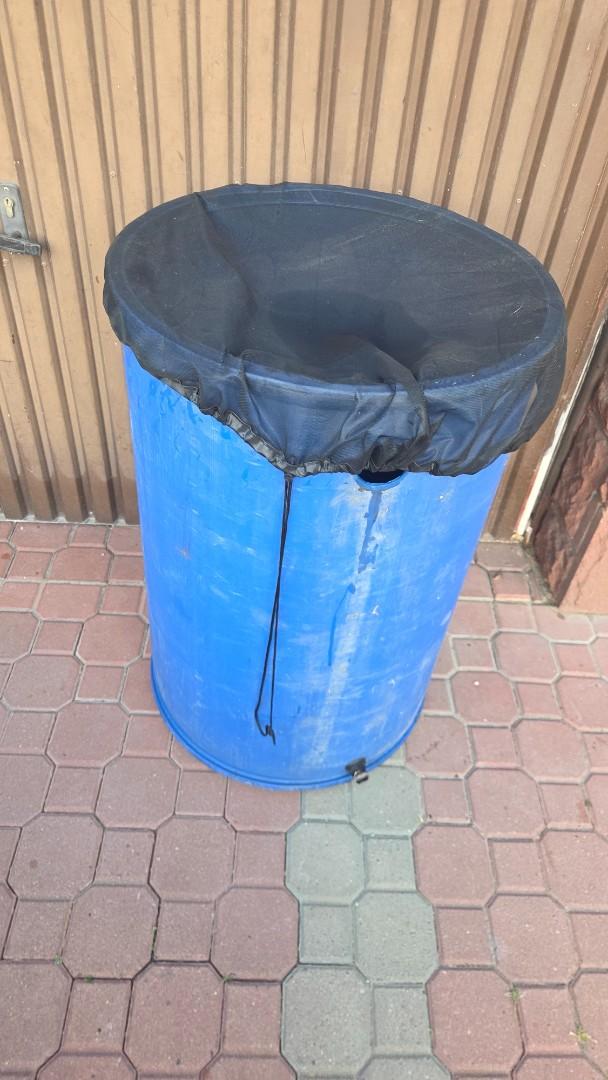 Czysta beczka 220 l na deszczówke lub inne zastosowania.