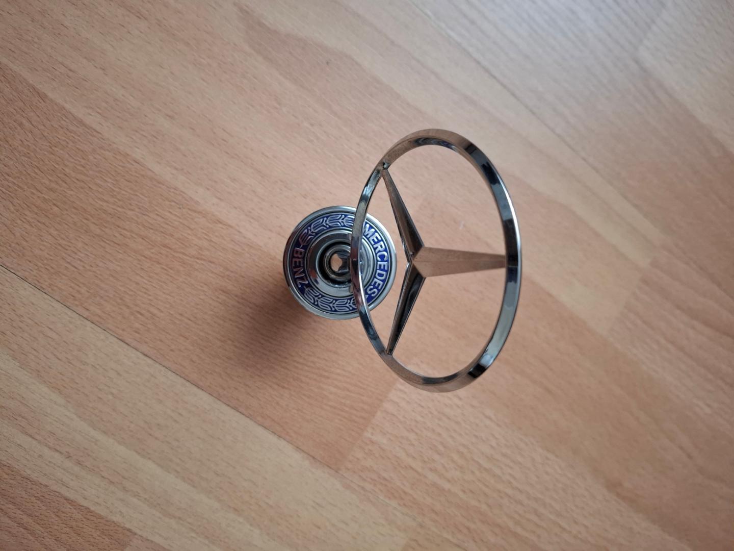 Znaczek Emblemat Mercedesa na maskę