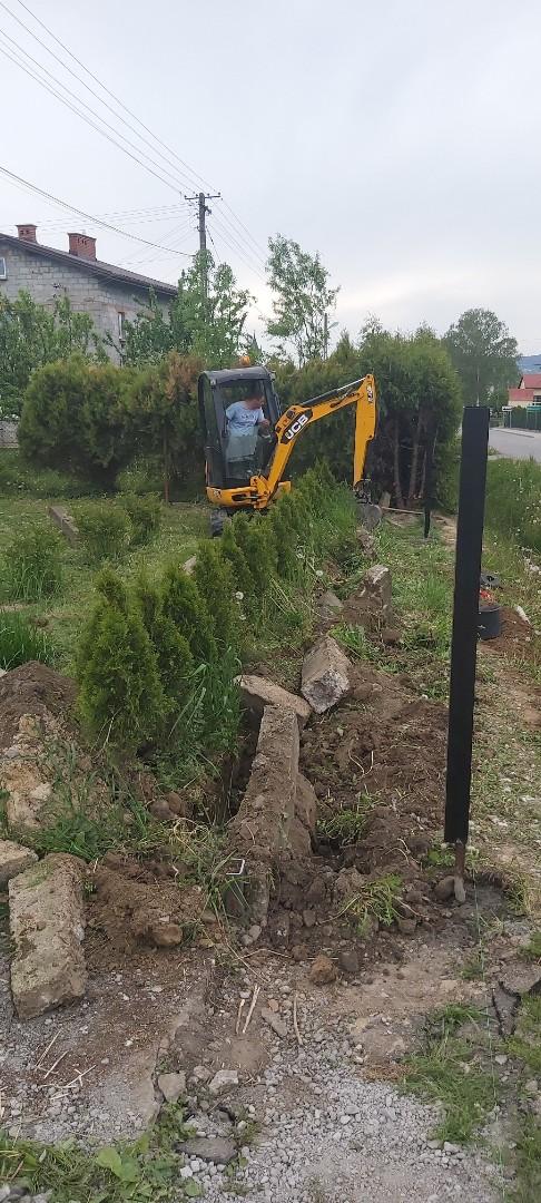 Usługi minikoparką 1.8  T i wywrotką do 3,5 T