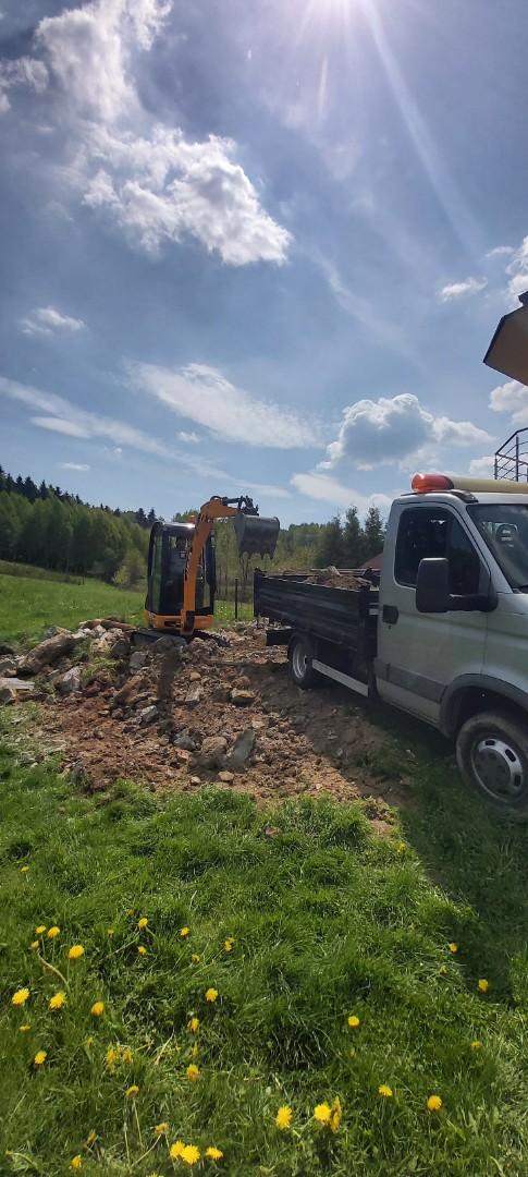 Usługi minikoparką 1.8  T i wywrotką do 3,5 T