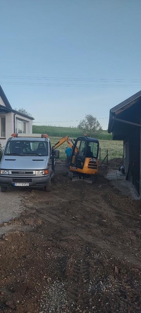Usługi minikoparką 1.8  T i wywrotką do 3,5 T
