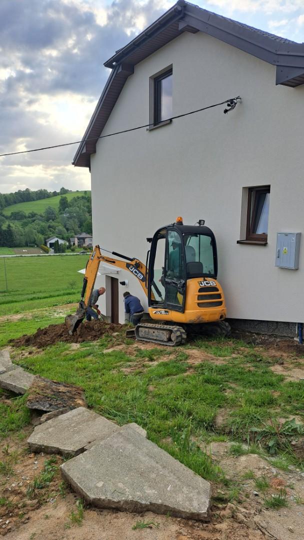 Usługi minikoparką 1.8  T i wywrotką do 3,5 T