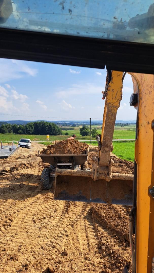 Usługi minikoparką 1.8  T i wywrotką do 3,5 T
