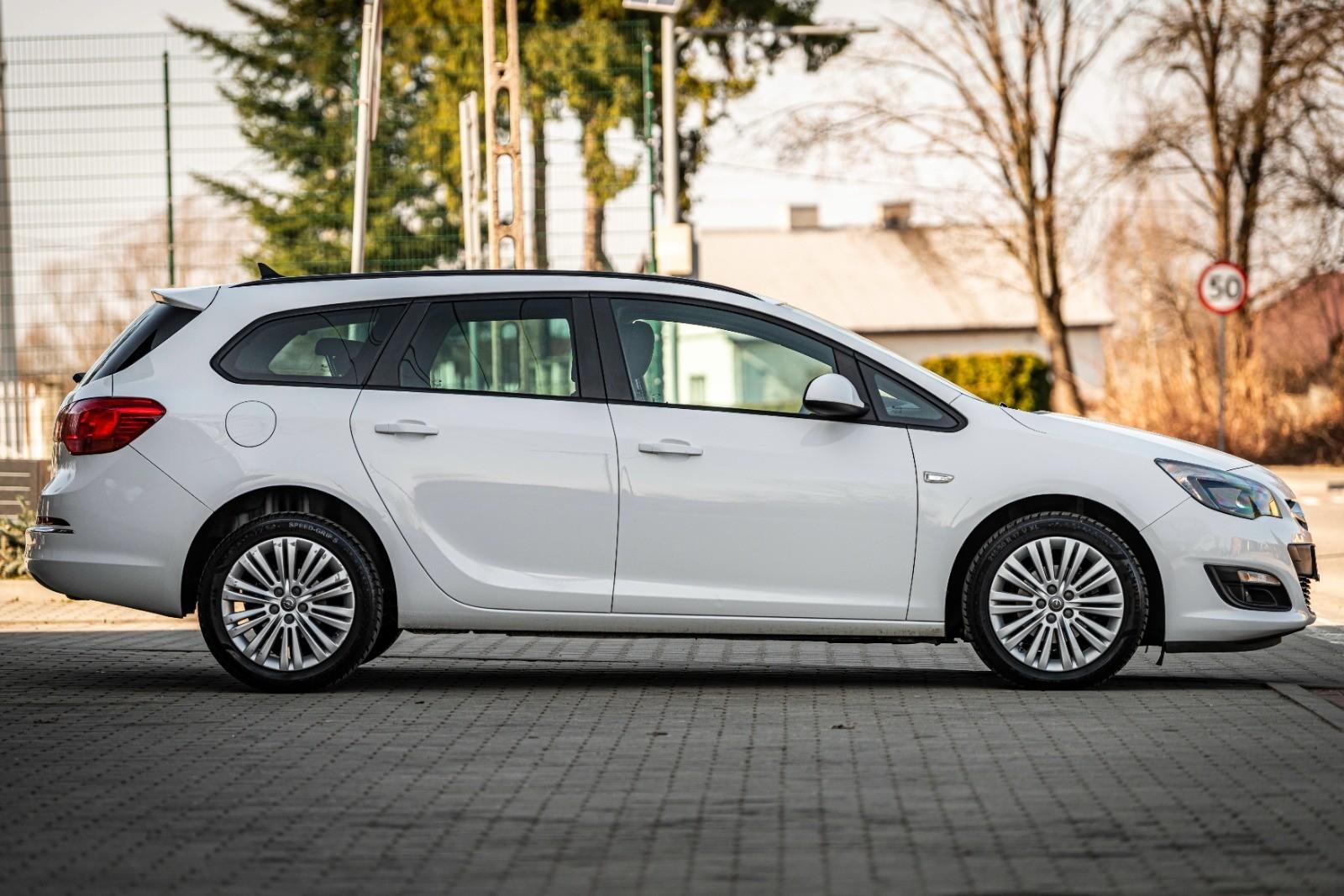 Opel Astra |  2015r. | benzyna | automat