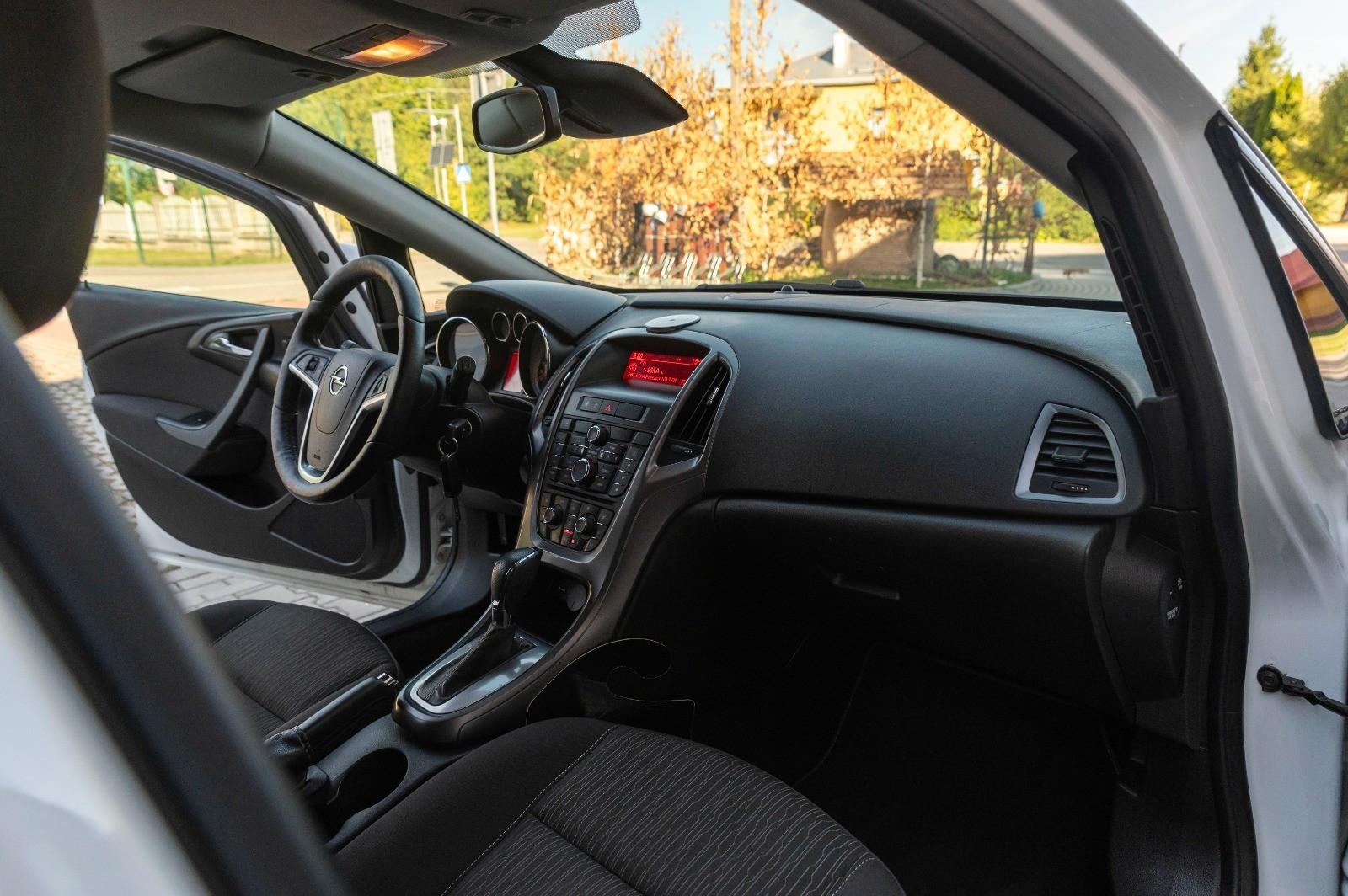 Opel Astra J