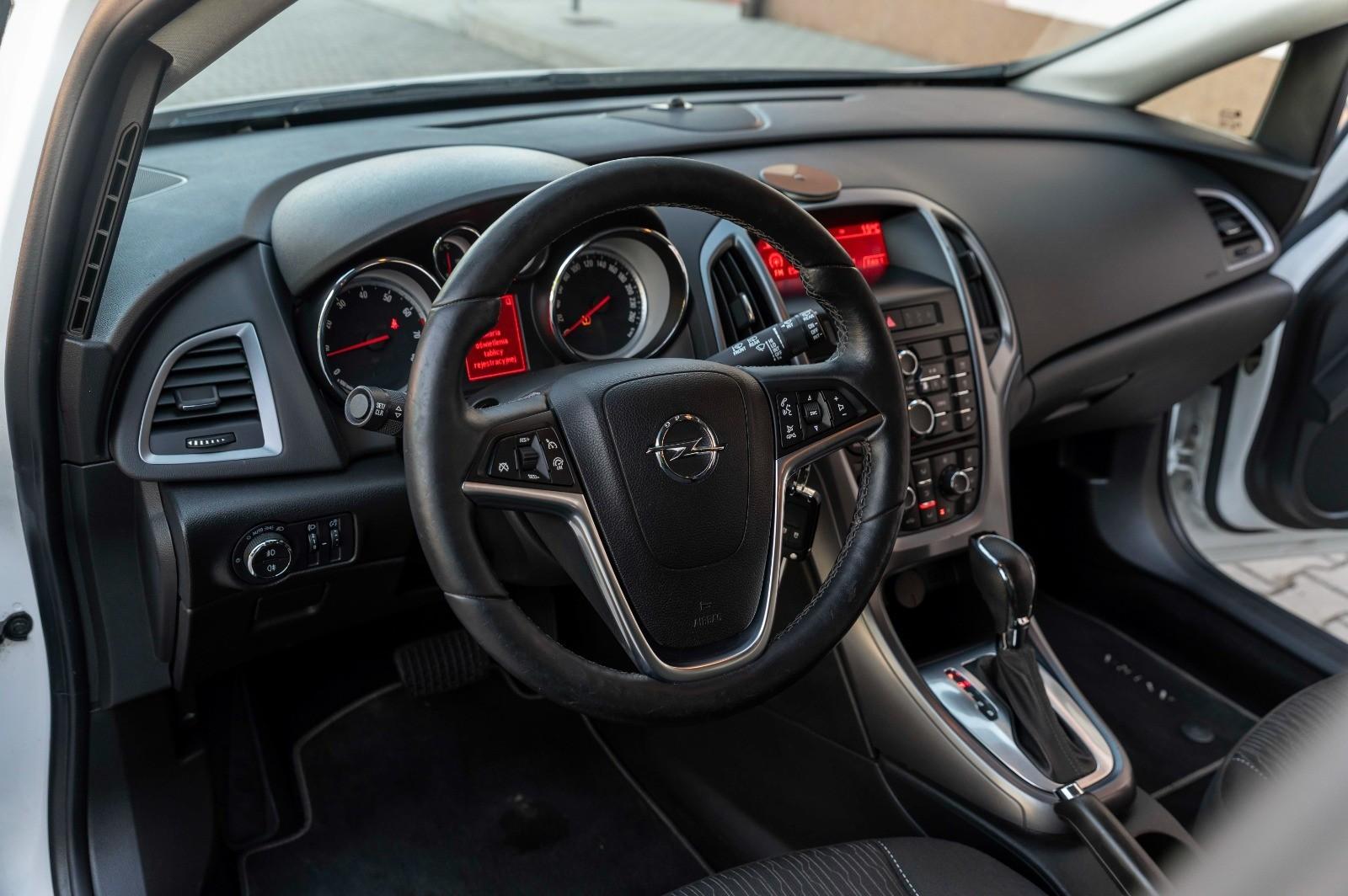 Opel Astra J