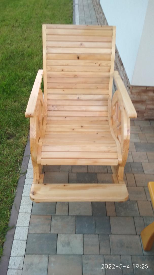 Okazały fotel bujany