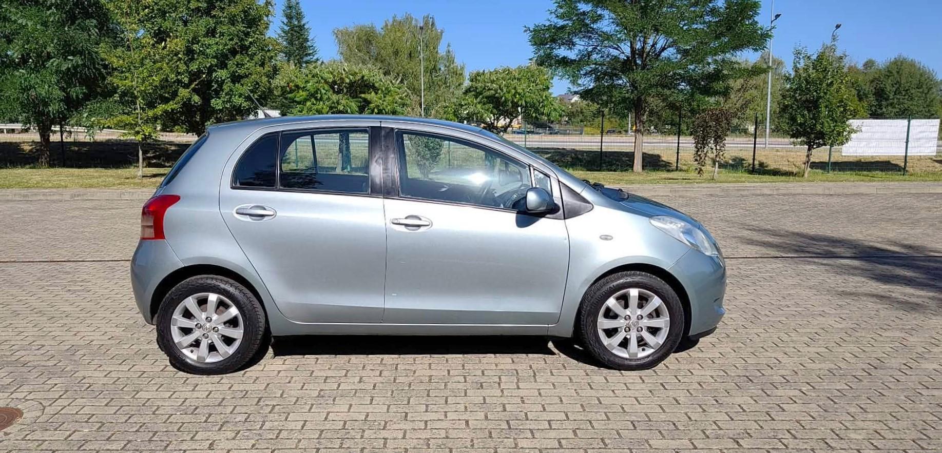Toyota Yaris 1.0 Benzyna Klimatyzacja Niski Przebieg Ekonomiczna