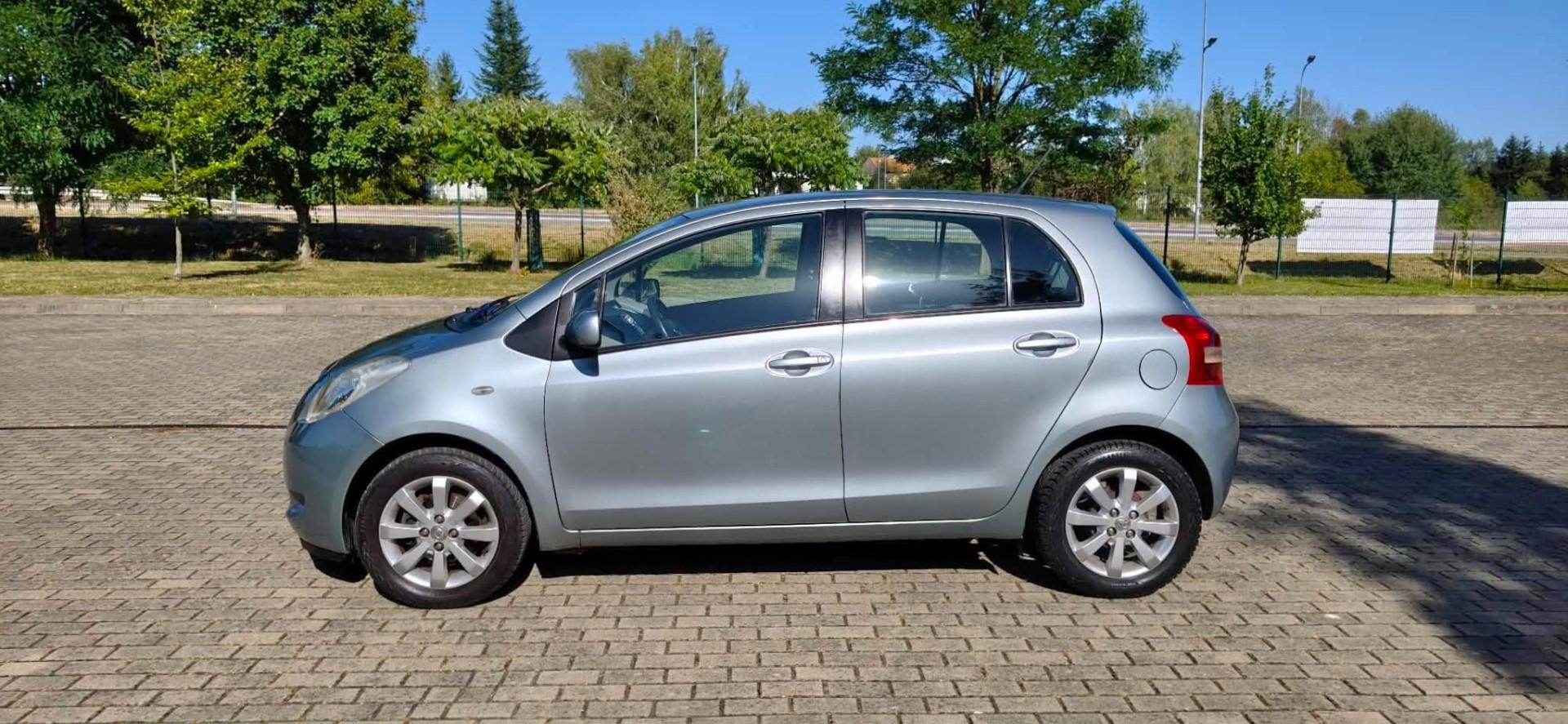Toyota Yaris 1.0 Benzyna Klimatyzacja Niski Przebieg Ekonomiczna