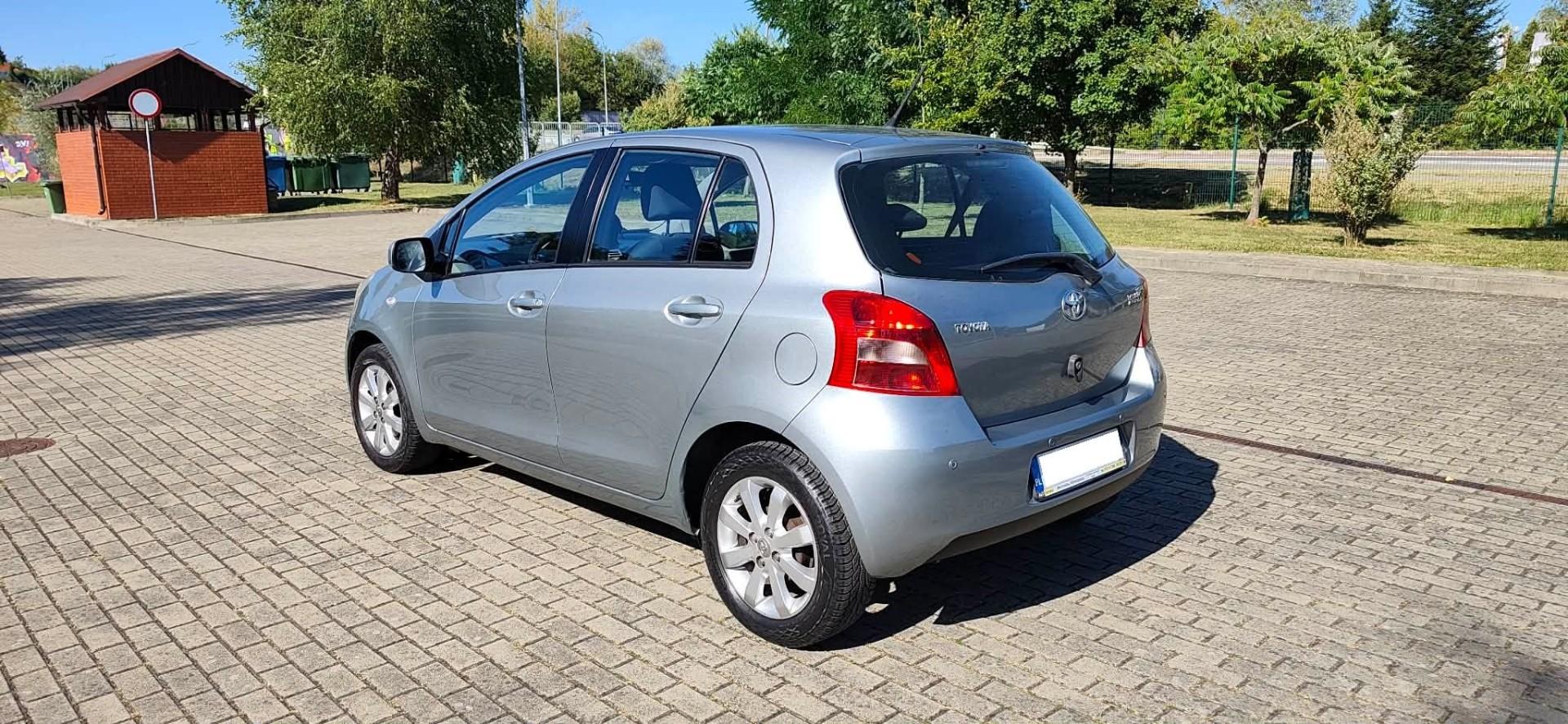 Toyota Yaris 1.0 Benzyna Klimatyzacja Niski Przebieg Ekonomiczna