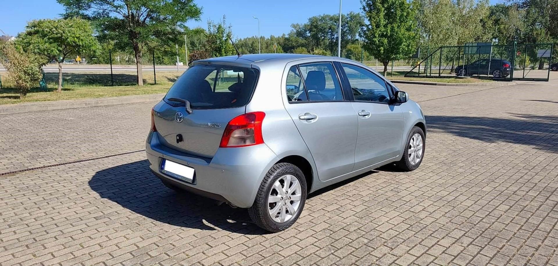 Toyota Yaris 1.0 Benzyna Klimatyzacja Niski Przebieg Ekonomiczna