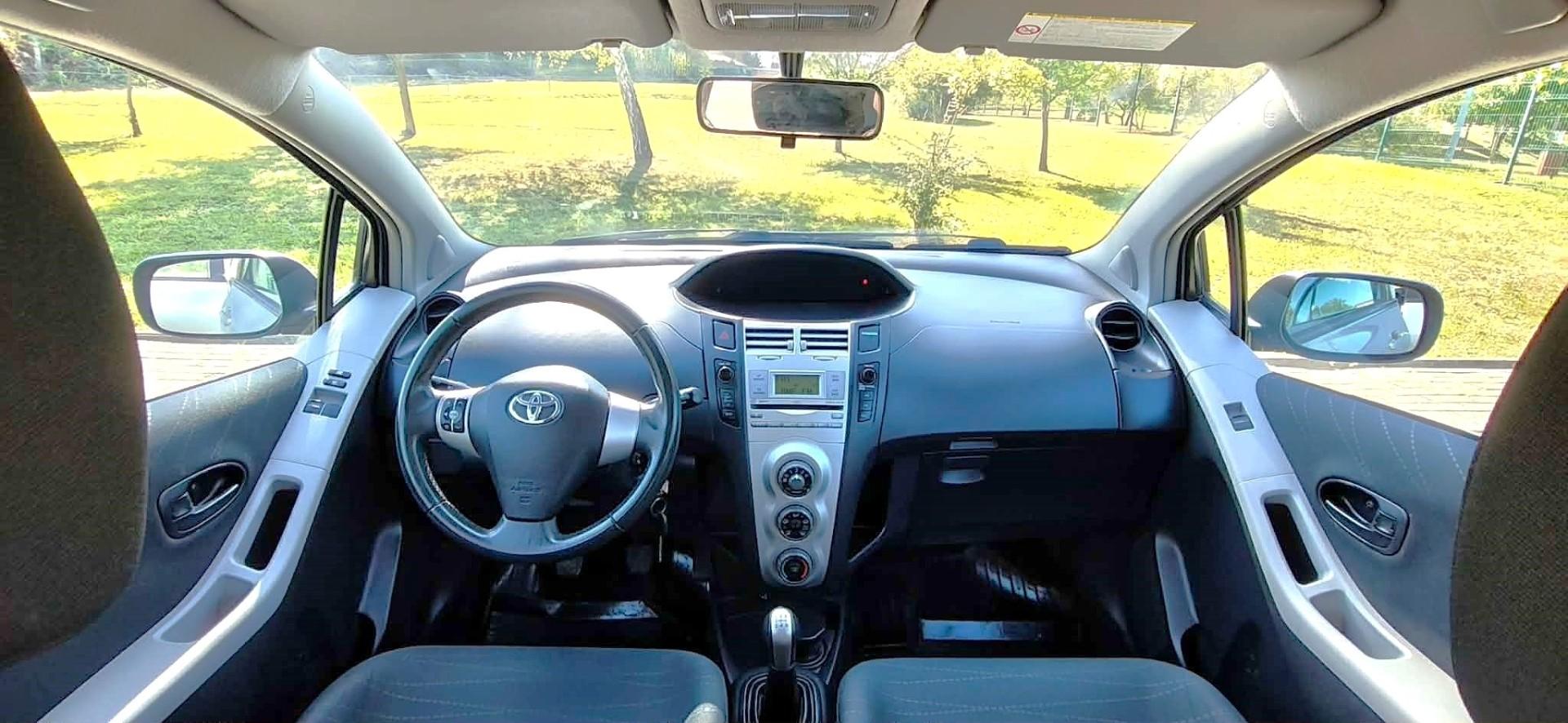 Toyota Yaris 1.0 Benzyna Klimatyzacja Niski Przebieg Ekonomiczna
