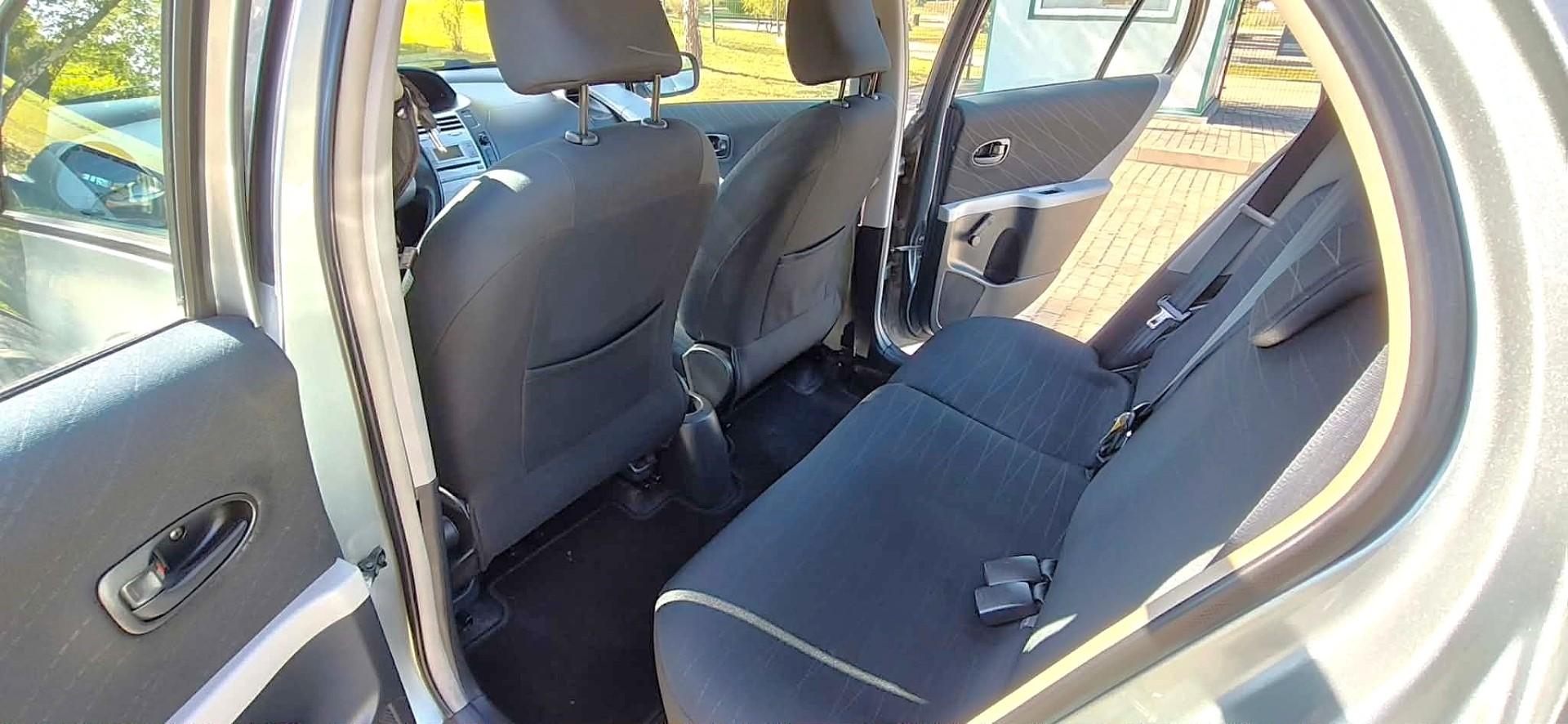 Toyota Yaris 1.0 Benzyna Klimatyzacja Niski Przebieg Ekonomiczna