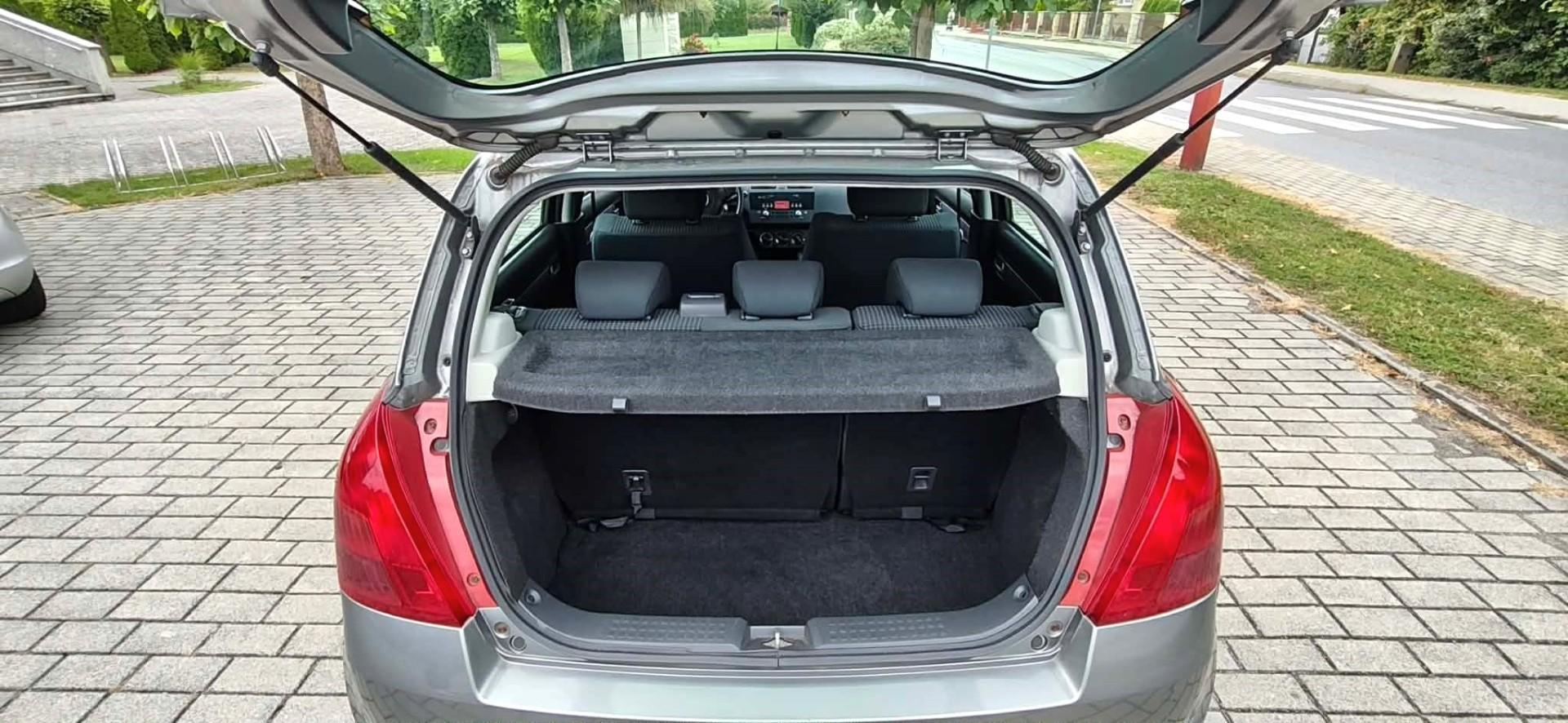 Suzuki Swift 1.5 VVT Benzyna Klimatyzacja Grzane Fotele Ekonomiczny