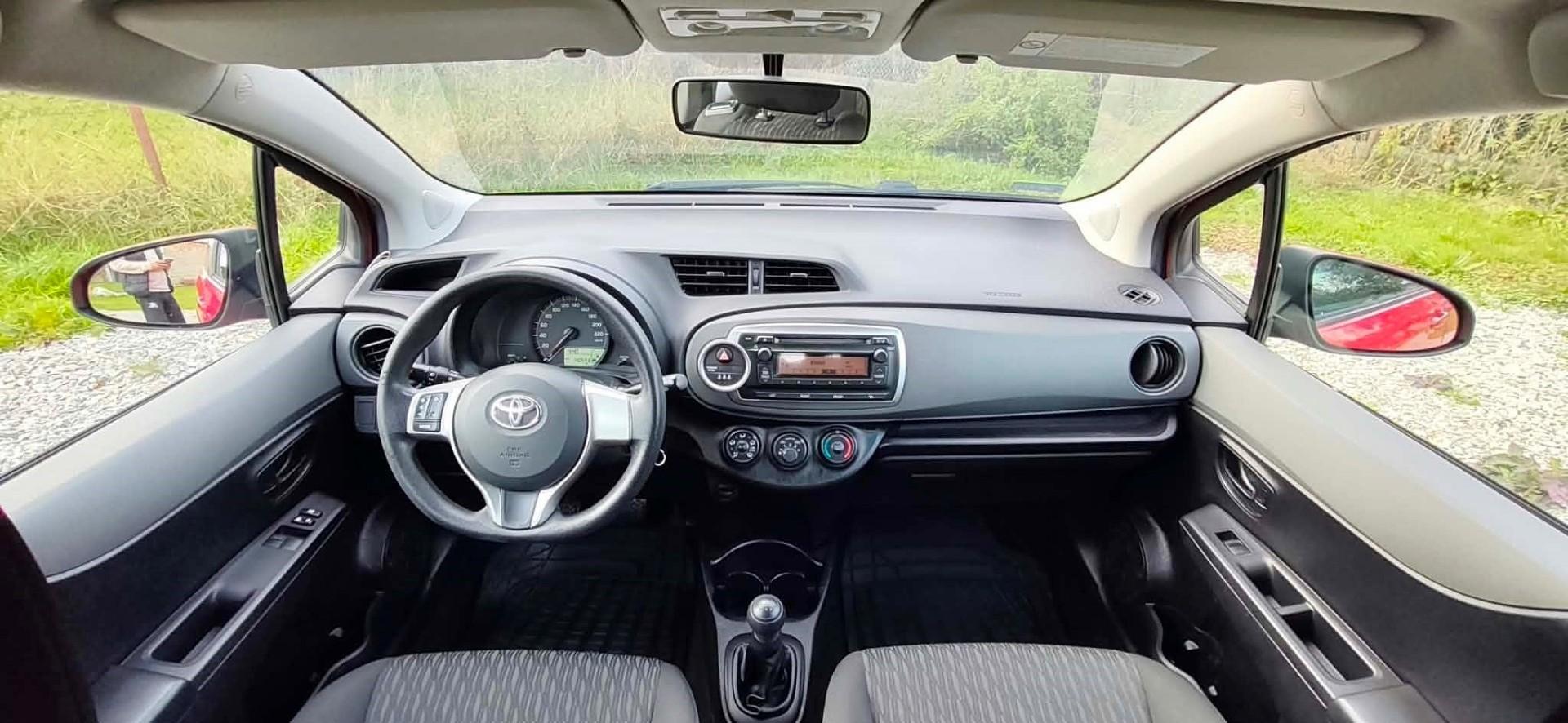 Toyota Yaris 2012r 1.0 Benzyna Klimatyzacja Mały Przebieg Ekonomiczna