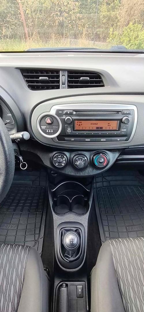 Toyota Yaris 2012r 1.0 Benzyna Klimatyzacja Mały Przebieg Ekonomiczna