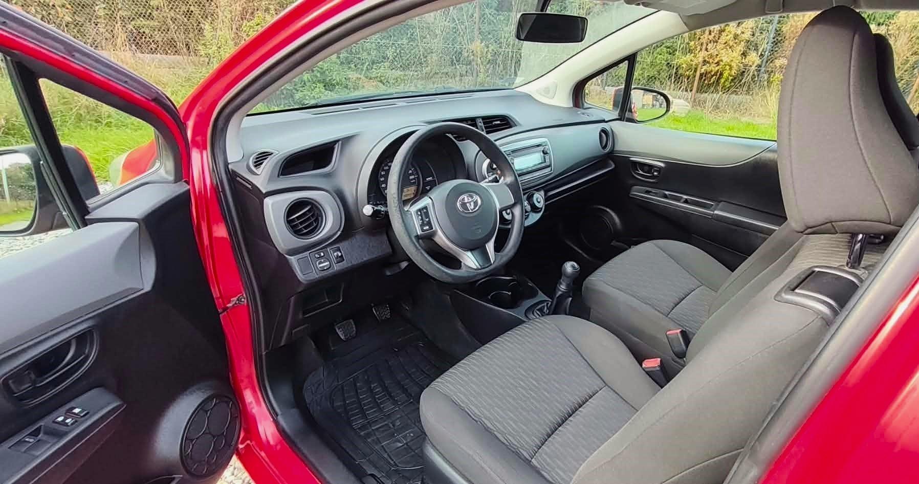 Toyota Yaris 2012r 1.0 Benzyna Klimatyzacja Mały Przebieg Ekonomiczna
