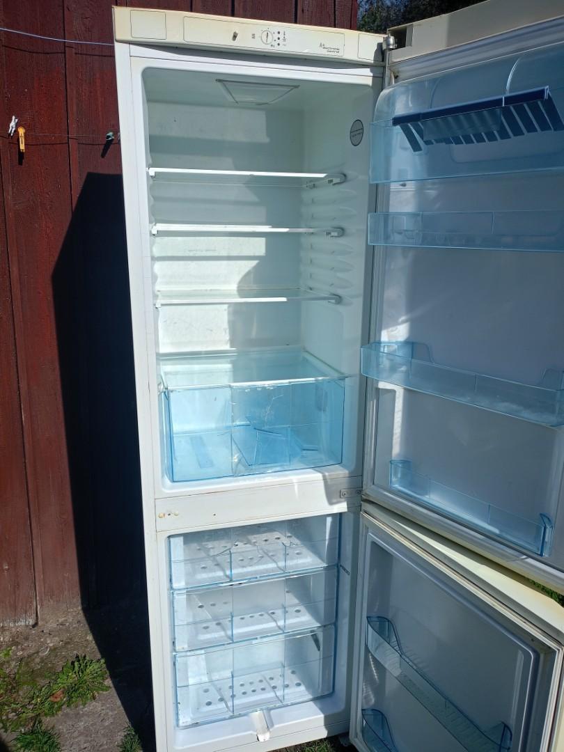 Lodówka Amika biała Sprawna