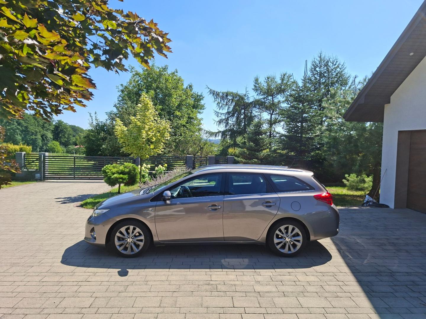 Toyota Auris kombi TS Hybrid Executive Bi-Led Navi Kamera