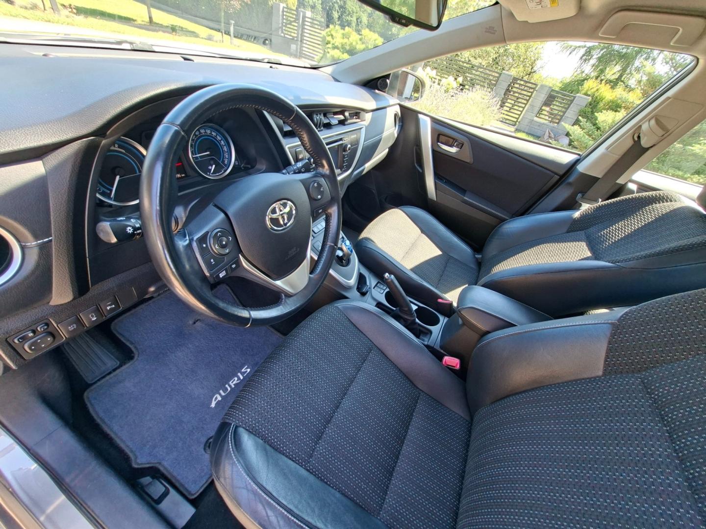 Toyota Auris kombi TS Hybrid Executive Bi-Led Navi Kamera