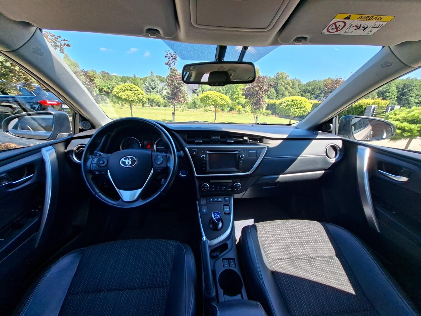 Toyota Auris kombi TS Hybrid Executive Bi-Led Navi Kamera