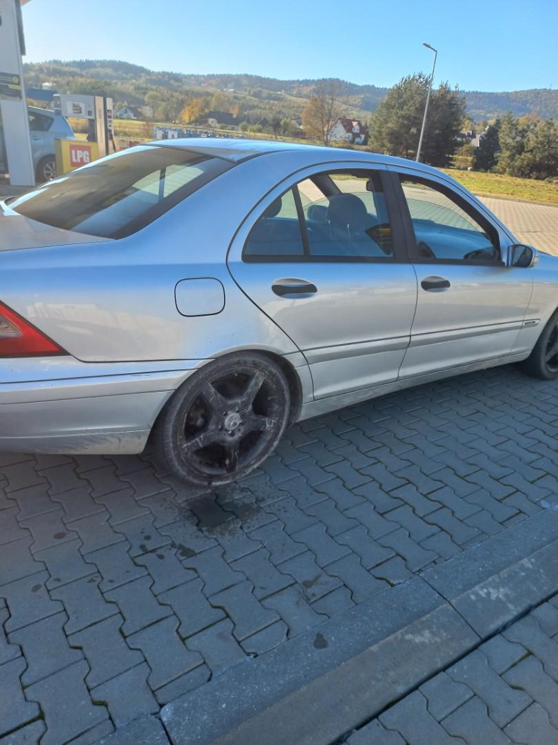 Mercedes  C klasa 2,2 CDI - Sprzedam Tanio
