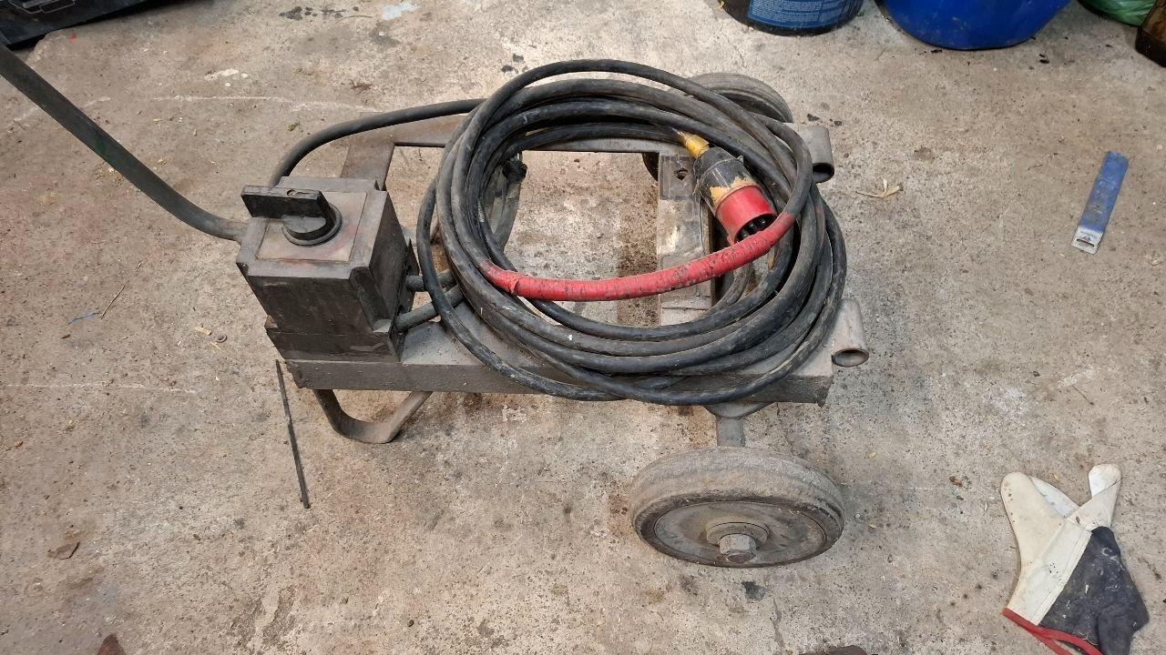 wózek z przewodem pod silnik elektryczny piła krazjega wyłącznik