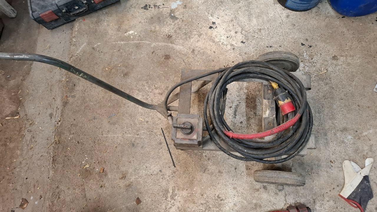 wózek z przewodem pod silnik elektryczny piła krazjega wyłącznik