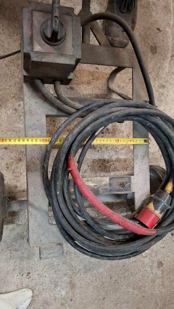 wózek z przewodem pod silnik elektryczny piła krazjega wyłącznik