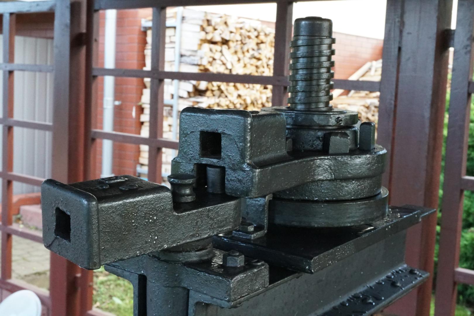 Prasa do owoców winogron 200 litrów   Żeliwo