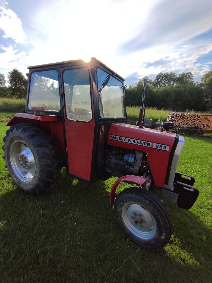 Ciągnik MF 255
