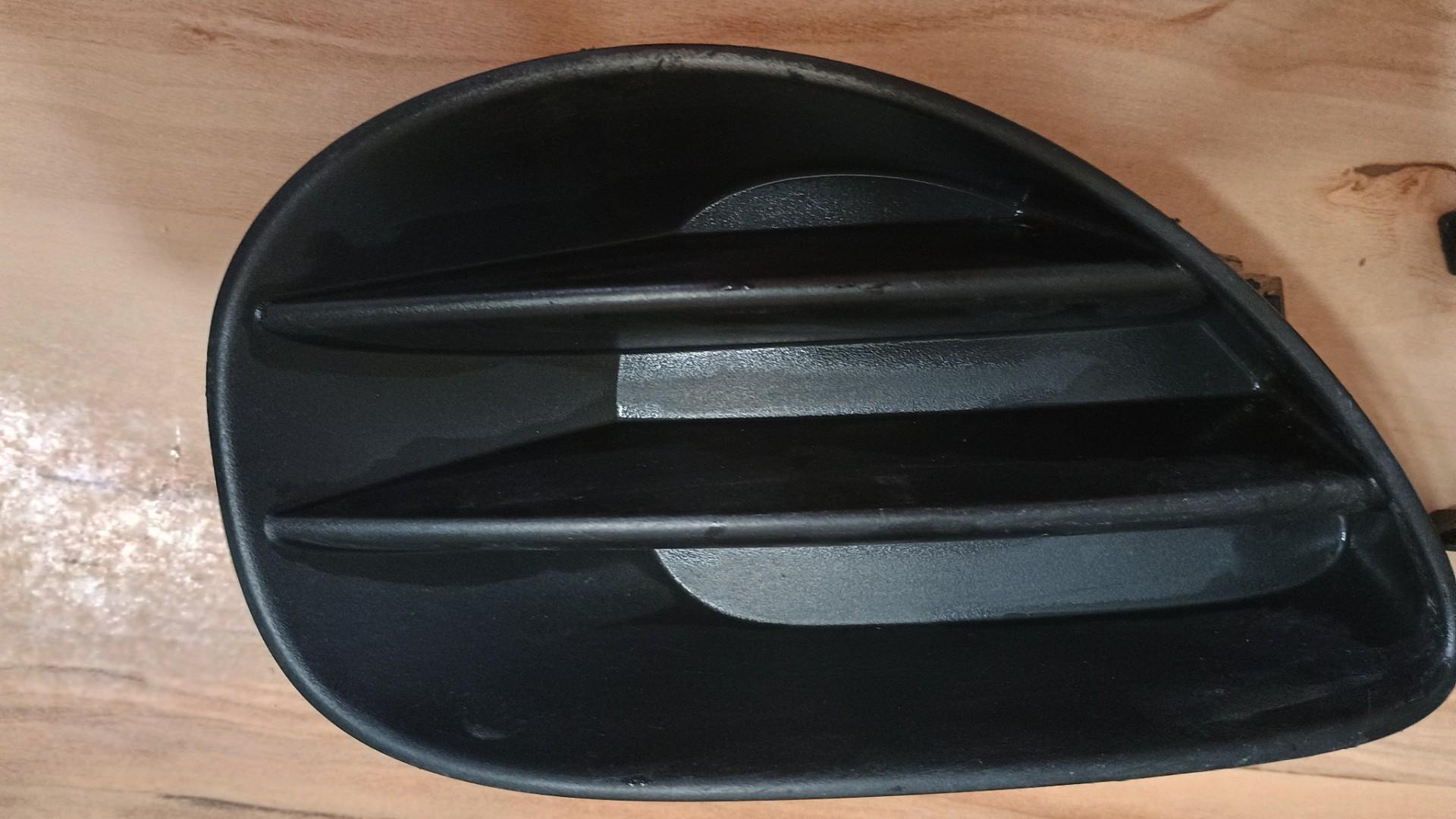 Zaślepka zderzaka Toyota Yaris 2 lift 06 komplet