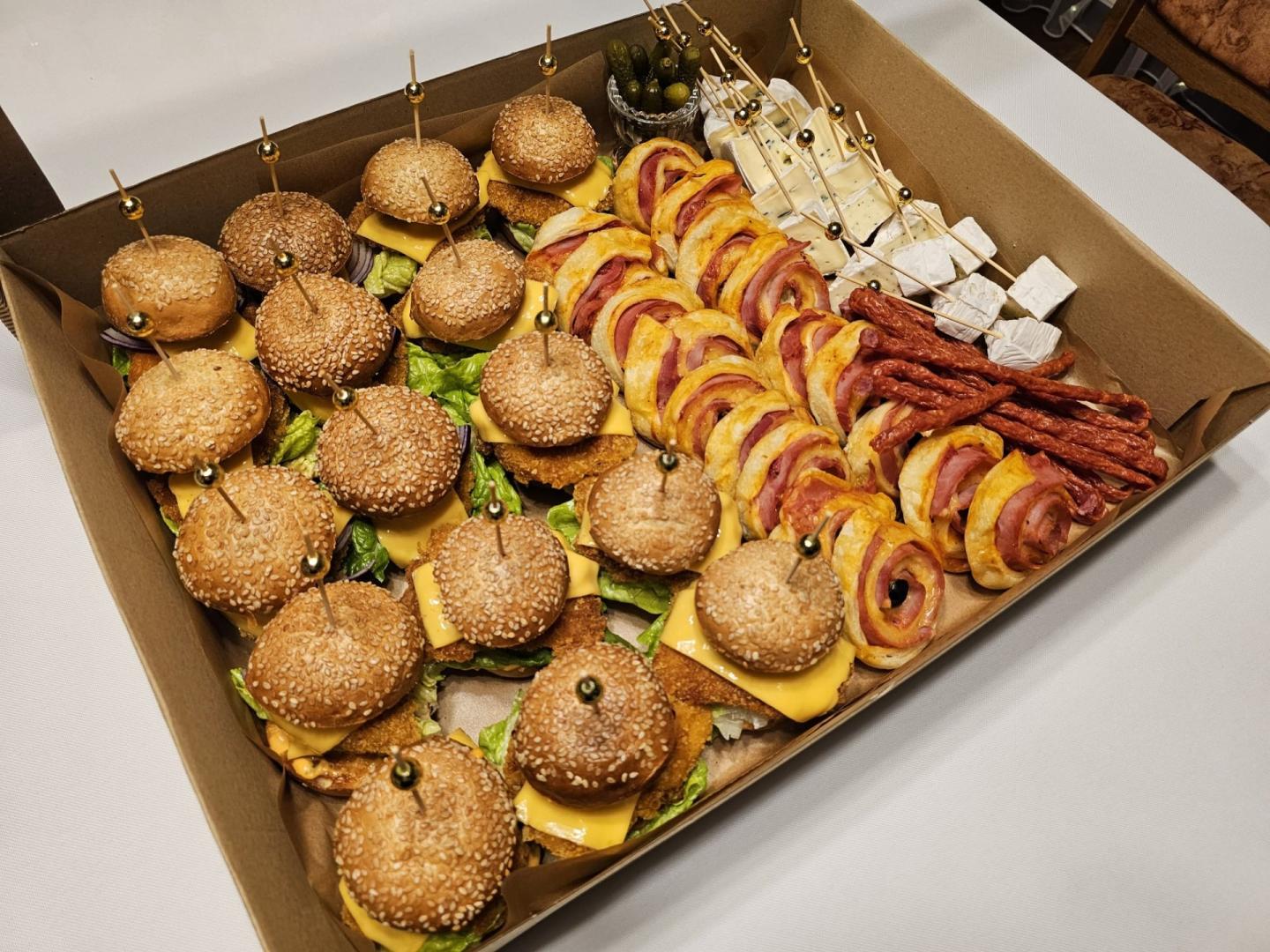 Partybox, Boxy imprezowe, przekąski Catering finger food mini burgery