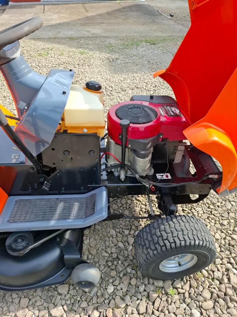 Traktorek do koszenia trawy Husqvarna