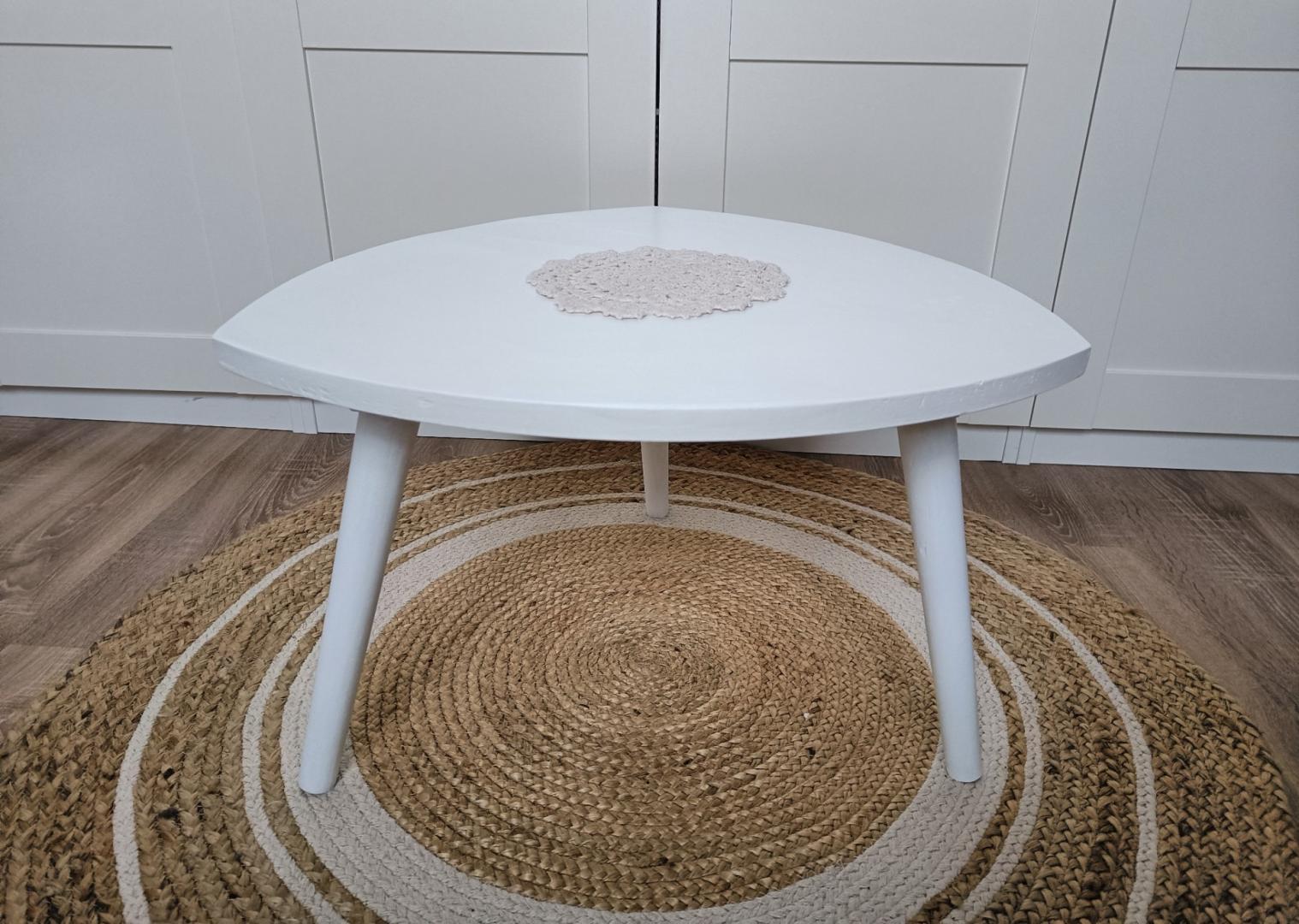 STOLIK kawowy biały trójkąt na 3 nogach / Ława niska szer 55cm +Gratis