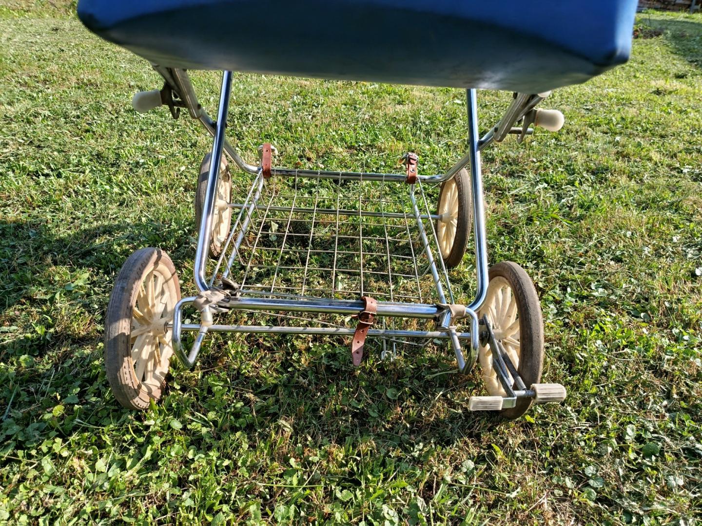 Sprzedam wózek dziecięcy z lat 80