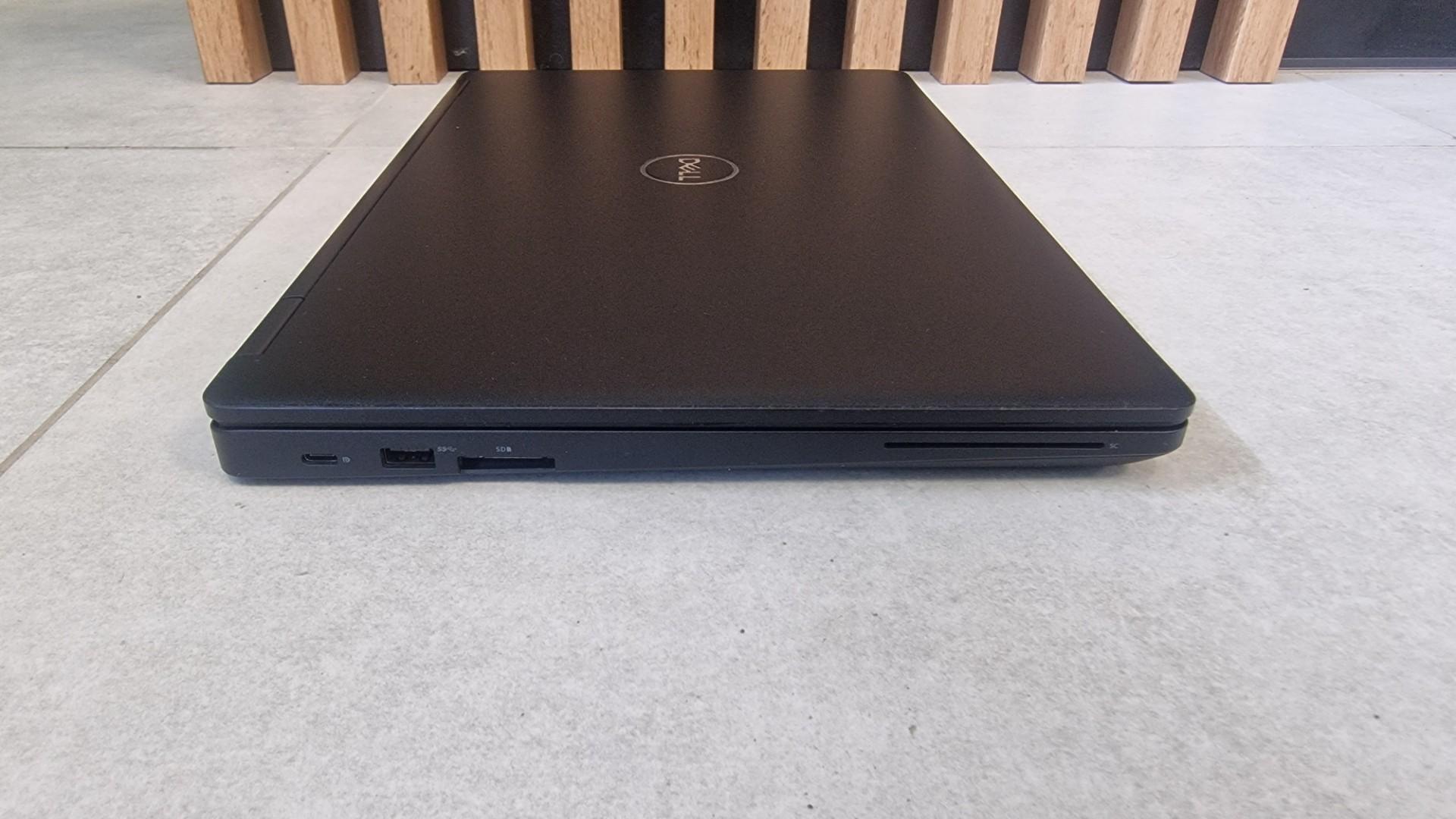 Dell latitude 5591 15,6" Full HD IPS i7-8850H 16GB Ram Dysk SSD Window