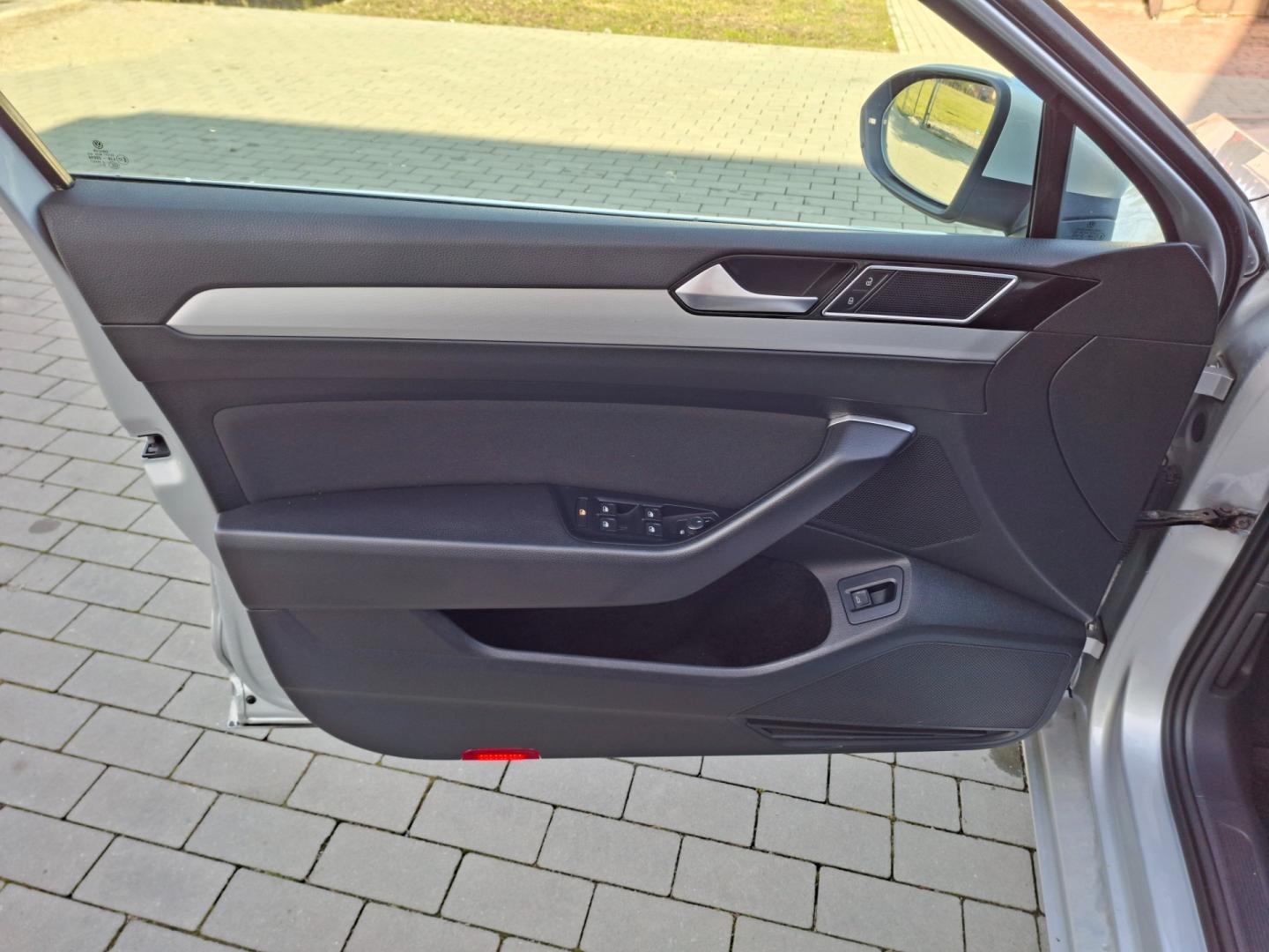 volkswagen passat b8 variant 2018r diesel 2.0 tdi 150km