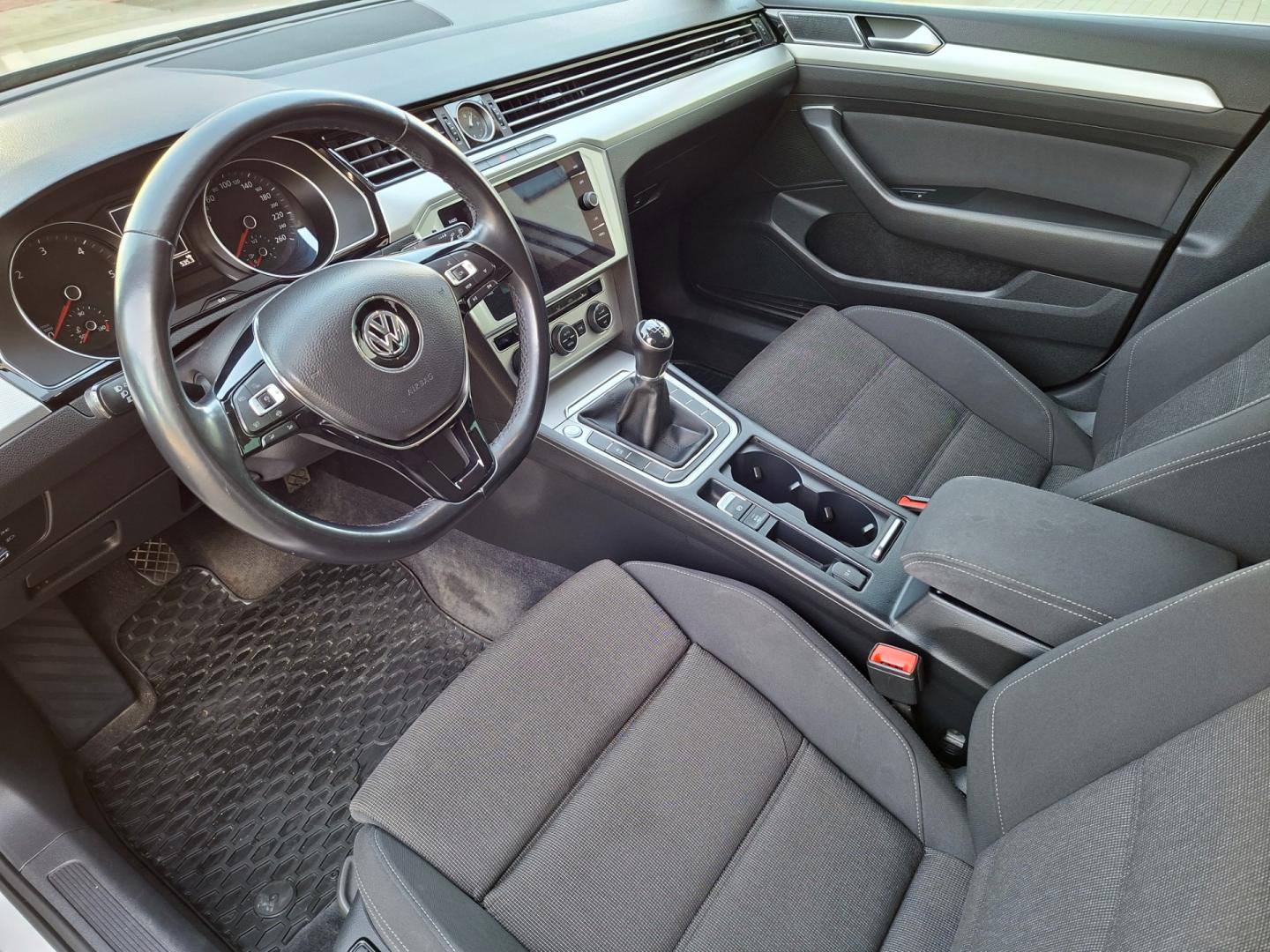 volkswagen passat b8 variant 2018r diesel 2.0 tdi 150km