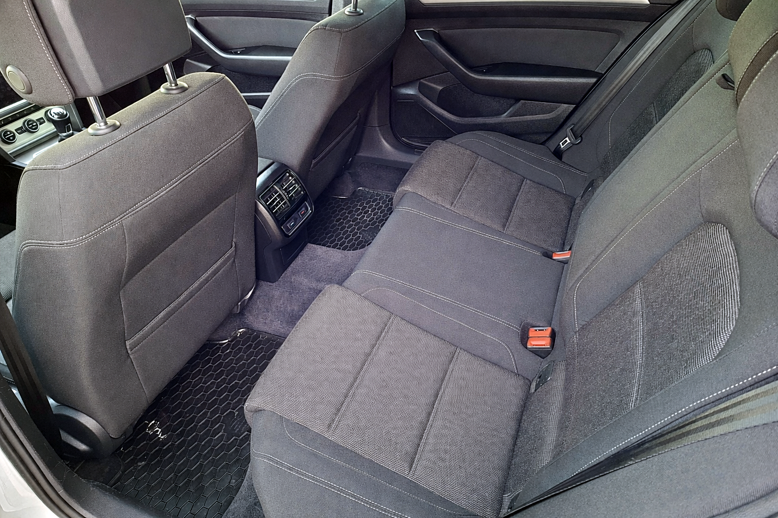 volkswagen passat b8 variant 2018r diesel 2.0 tdi 150km