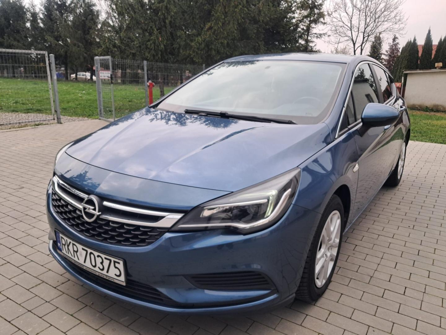 opel astra k 2017r benzyna 1.4 turbo 16v 125km niski przebieg