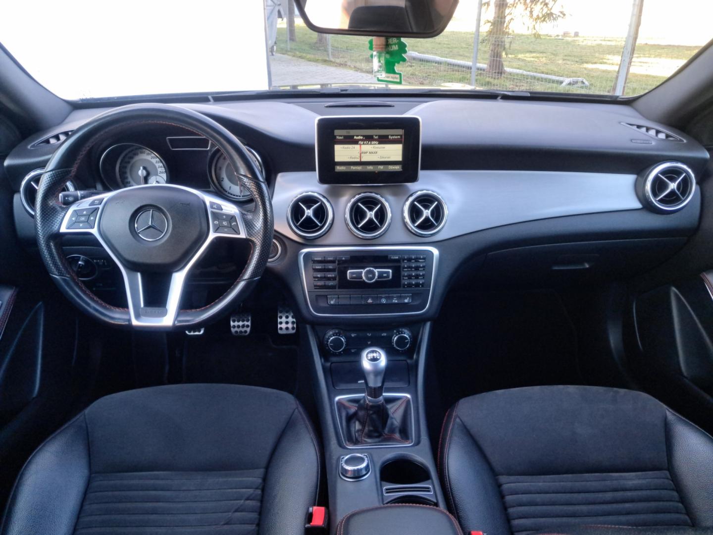mercedes-benz gla 2015r benzyna 1.6 156km amg-line